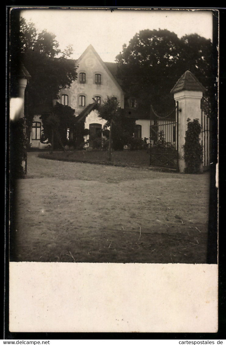 Foto-AK Golzow, Toreingang zum Herrenhaus