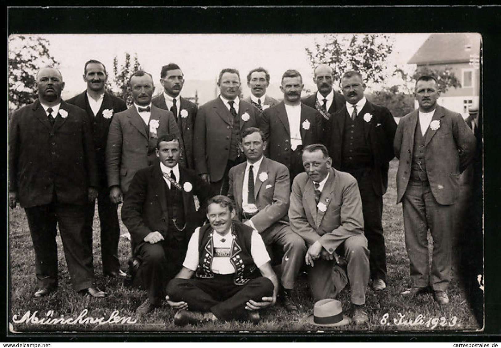 Foto-AK Münchwilen, Herren in Anzügen, 8. Juli 1923