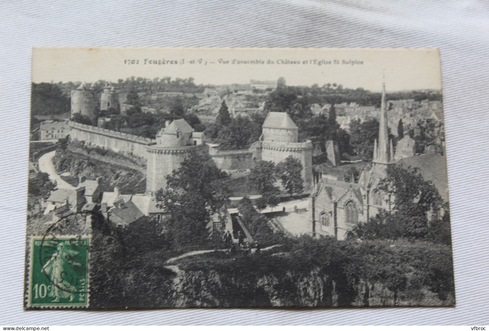 Fougeres, vue d'ensemble du château et l'église saint Sulpice, Ille et Vilaine 35