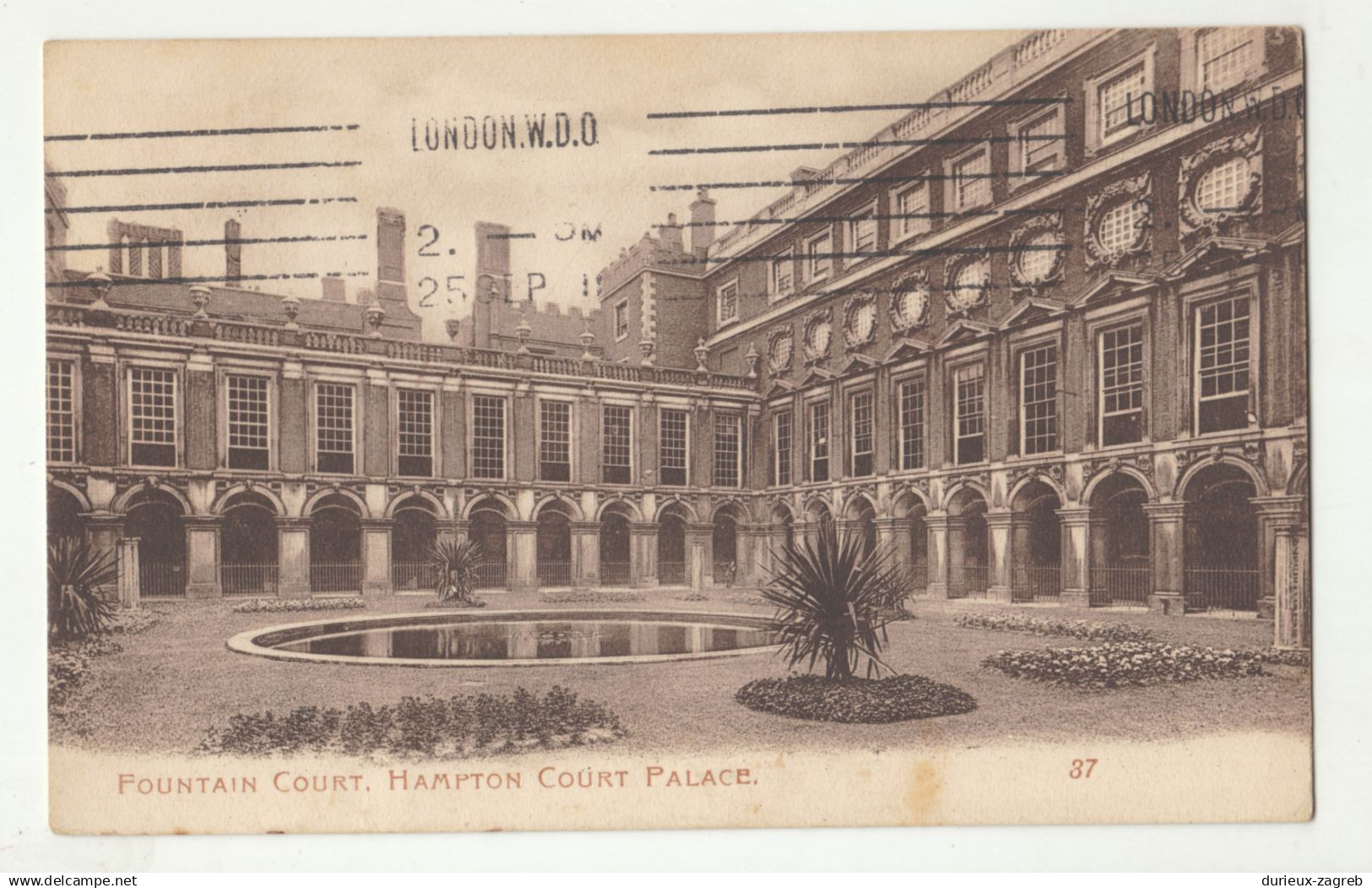 Fountain Court, Hampton Court Palace old postcard posted 19?? to Croatia z211202