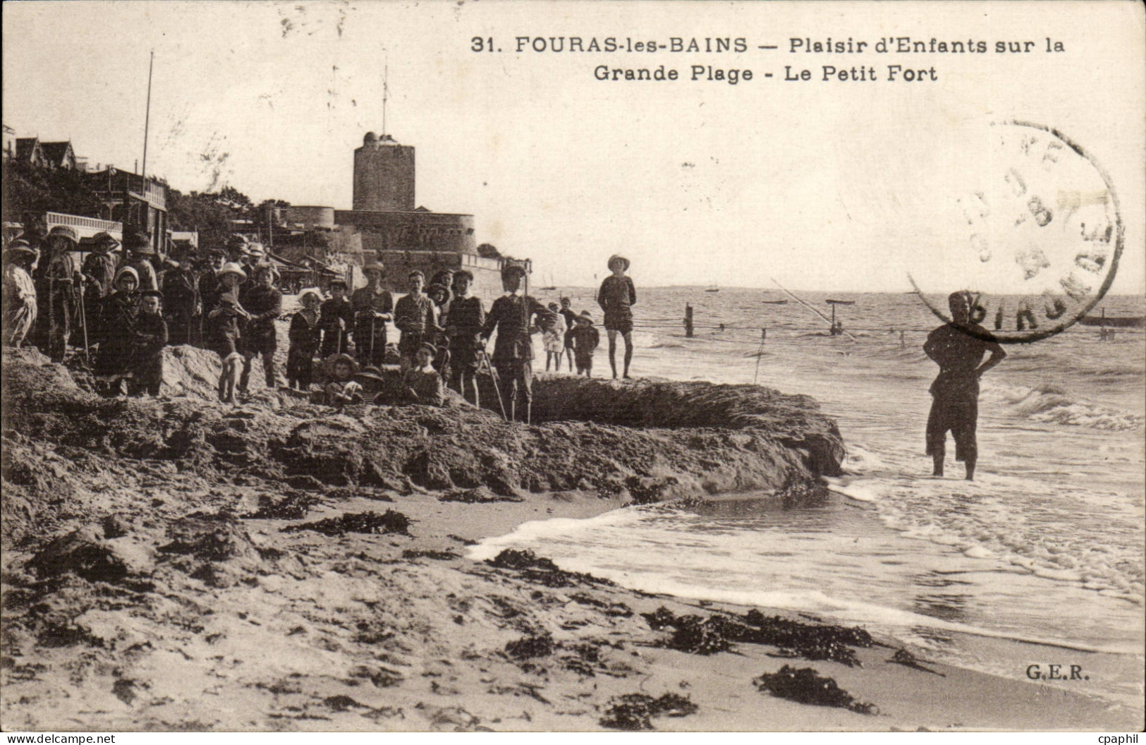 Fouras - les bains - Plaisir d' Enfants sur la Grande Plage - Le Petit Fort - CPA