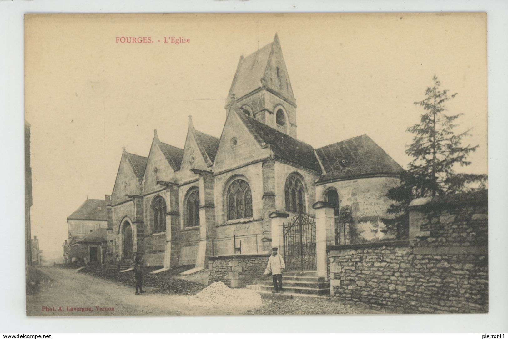 FOURGES - L'Eglise