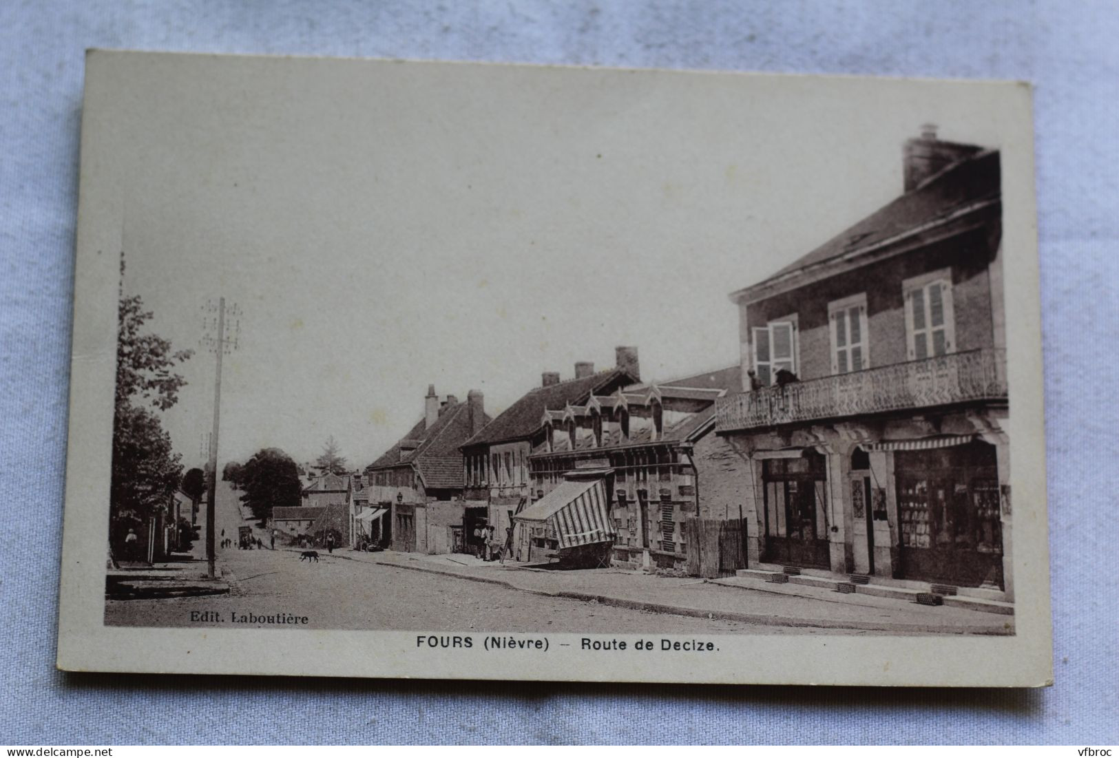 Fours, route de Decize, Nièvre 58
