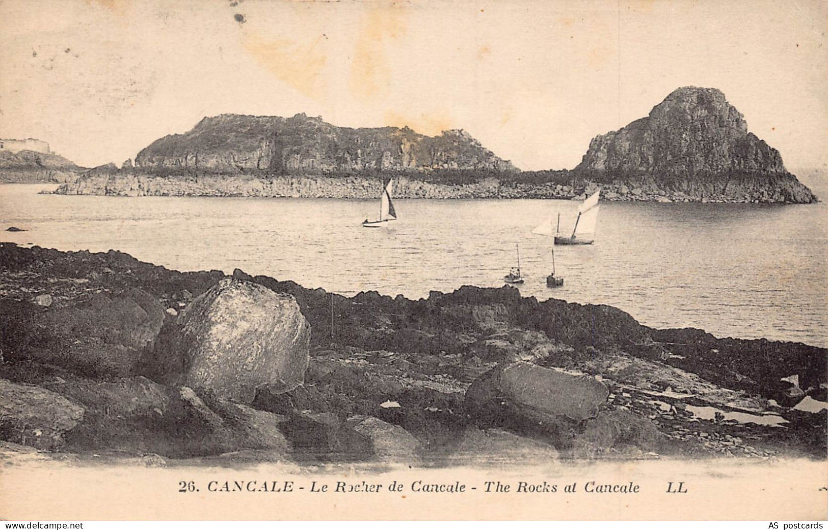 France 1928 Cancale Rocks at Cancale Boats vintage postcard B802