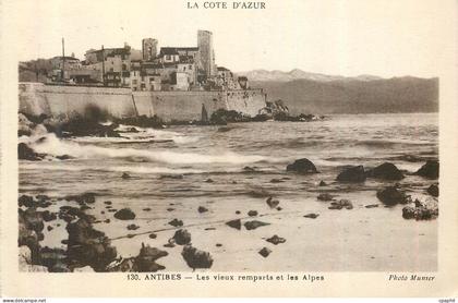 CPA Antibes La Cote d'Azur Les Vieux Remparts et les Alpes