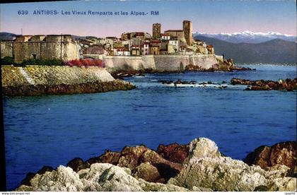CPA Antibes Les Vieux Remparts Et Les Alpes