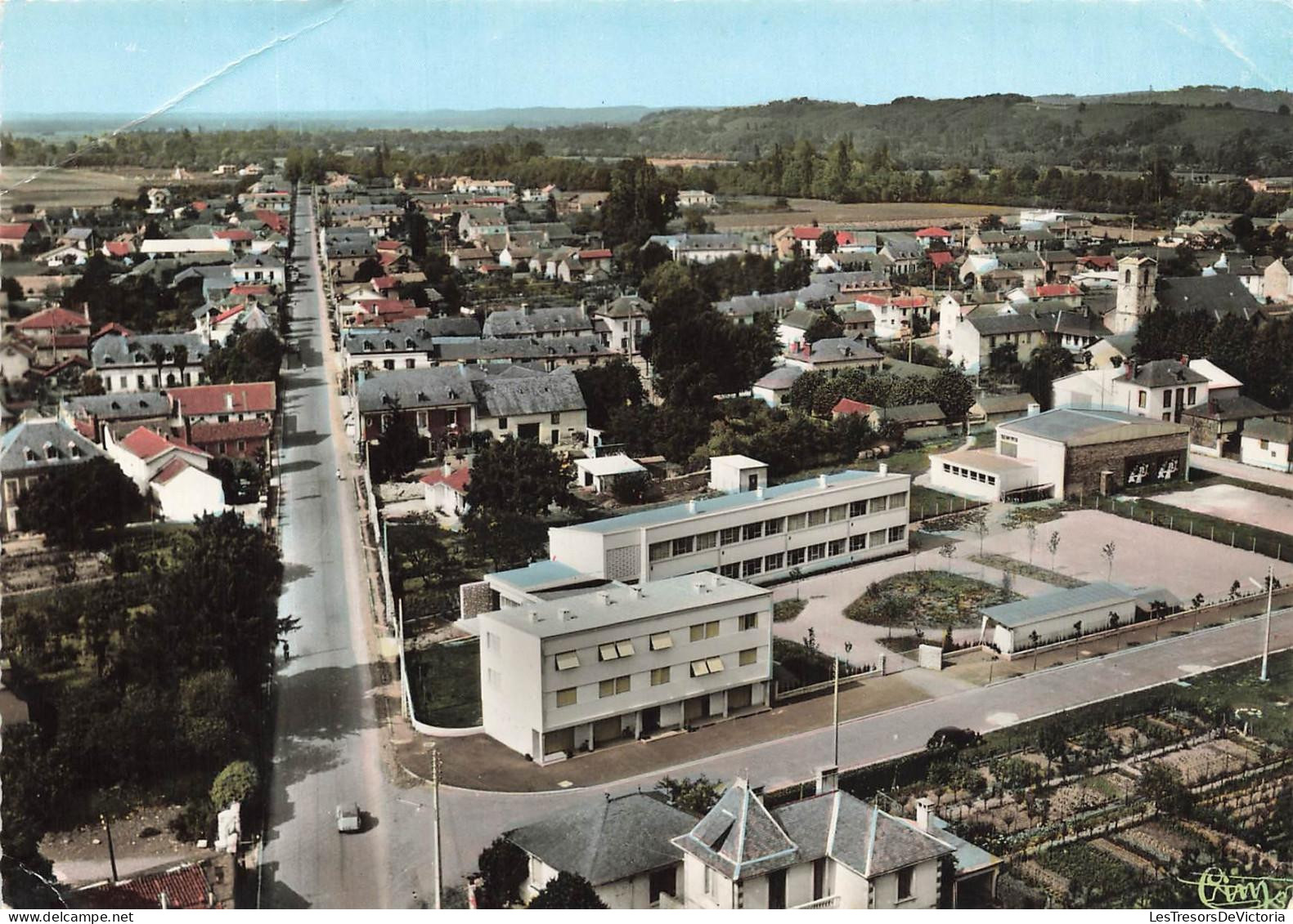 FRANCE - Aureilhan - Ecole Maternelle - Cour - Rue - Eglise Saint Guérin - Clocher - Edit CIM - Carte postale
