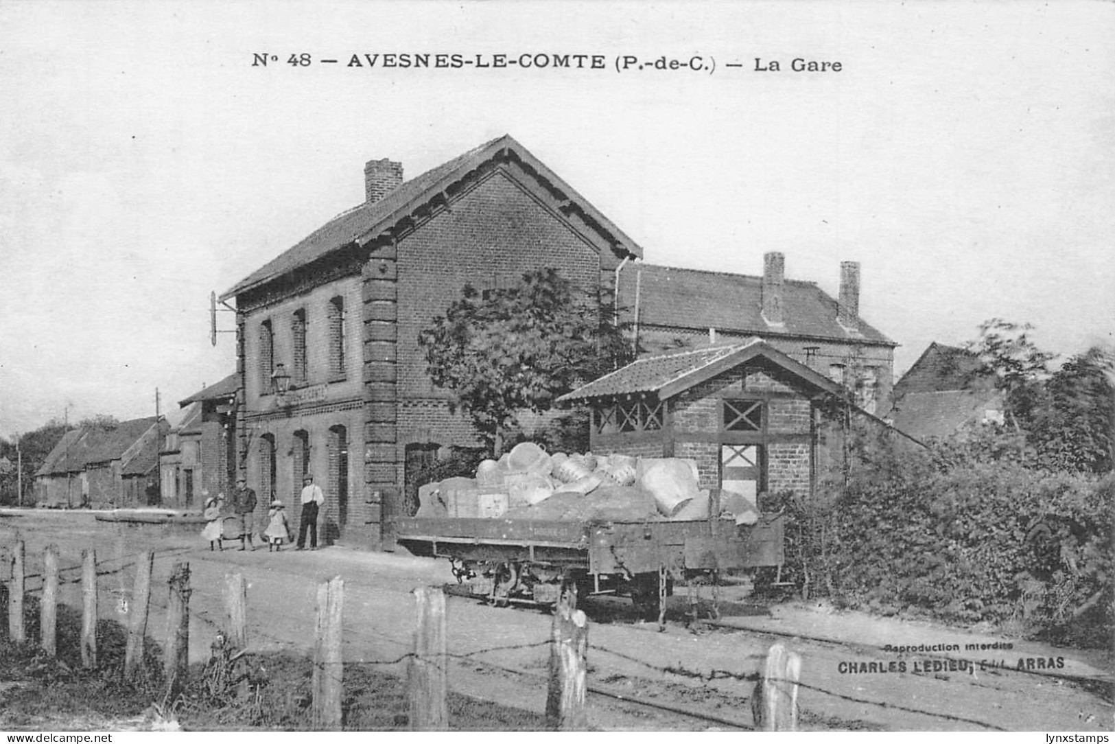 France Avesnes le Comte Gare Train Station Railway postcard B753
