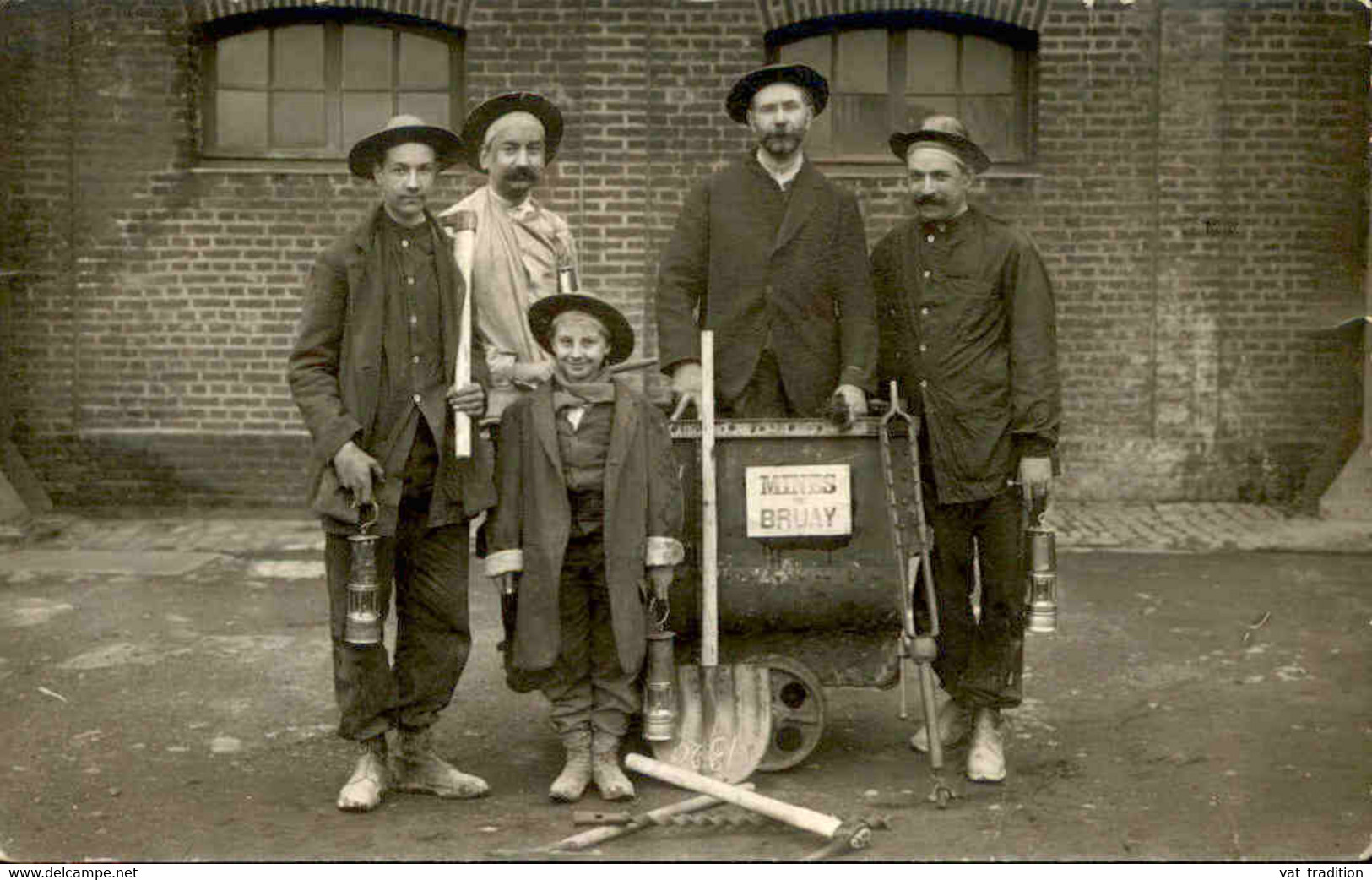 FRANCE - Carte postale photo de Mineurs des Mines de Bruay - L 105326