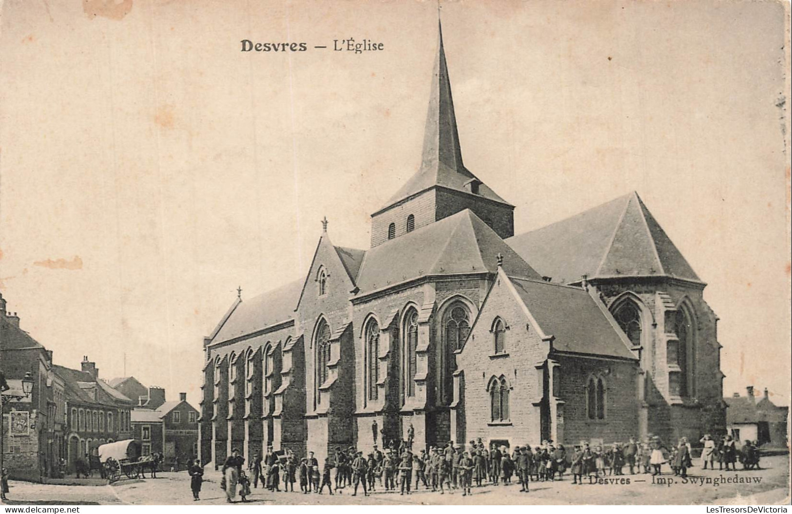 FRANCE - Desvres - l'eglise - place de l'eglise tres animée - CPA
