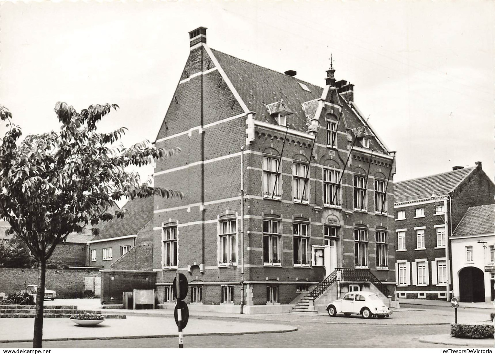 FRANCE - Diepenbeek - Gemeentehuis - Van der Linden Kapelstr - Vue façade - Transport - Voiture - Carte Postale Ancienne