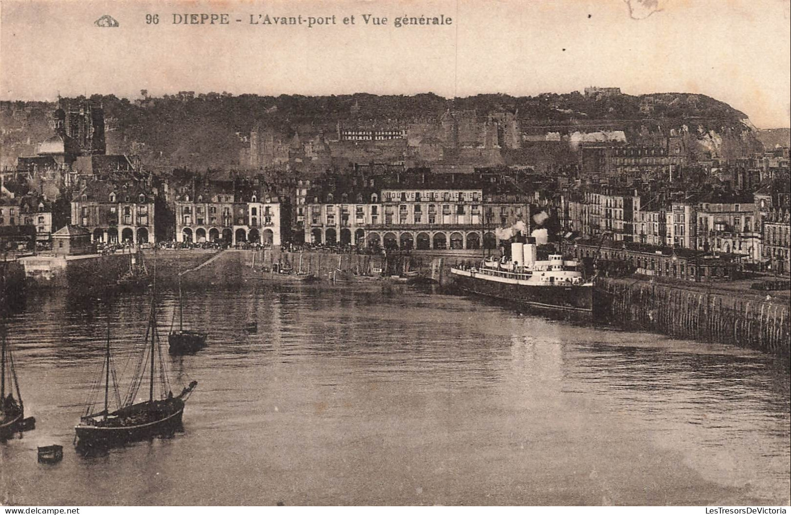 FRANCE - Dieppe - Avant Port - Vue générale - Bateaux - Paquebot - transport - Château - Musée - Carte Postale Ancienne