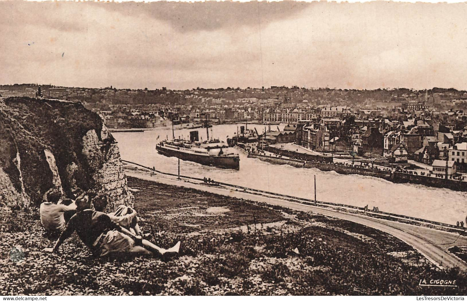 FRANCE - Dieppe - Port - Départ Malle dAngleterre - Bateau - Transport - Panorama - Animé - La Cigogne - Carte postale