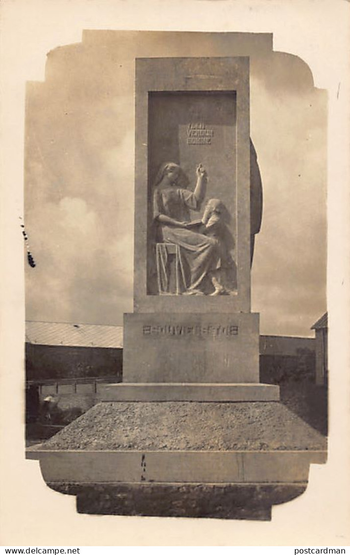 France - FEIGNIES (59) Le Monument aux Morts - CARTE PHOTO