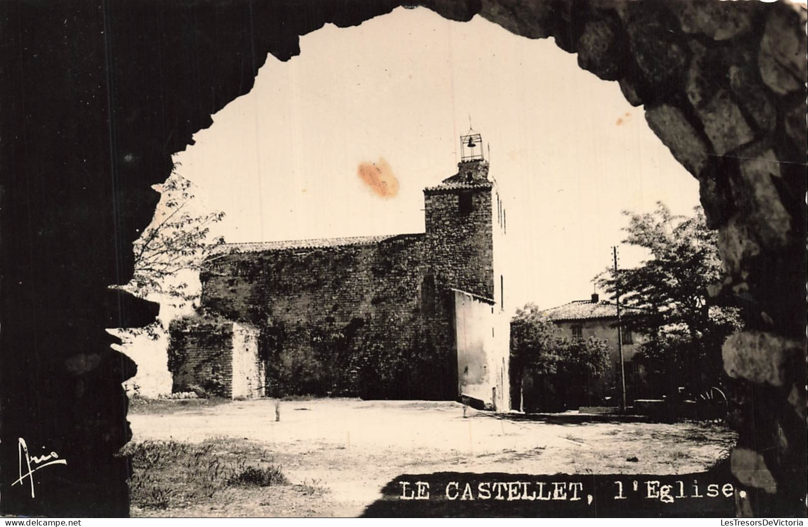 FRANCE -	Le Castellet - Eglise Romane - Arcade - Tour - Clocher - Arbres - CPA