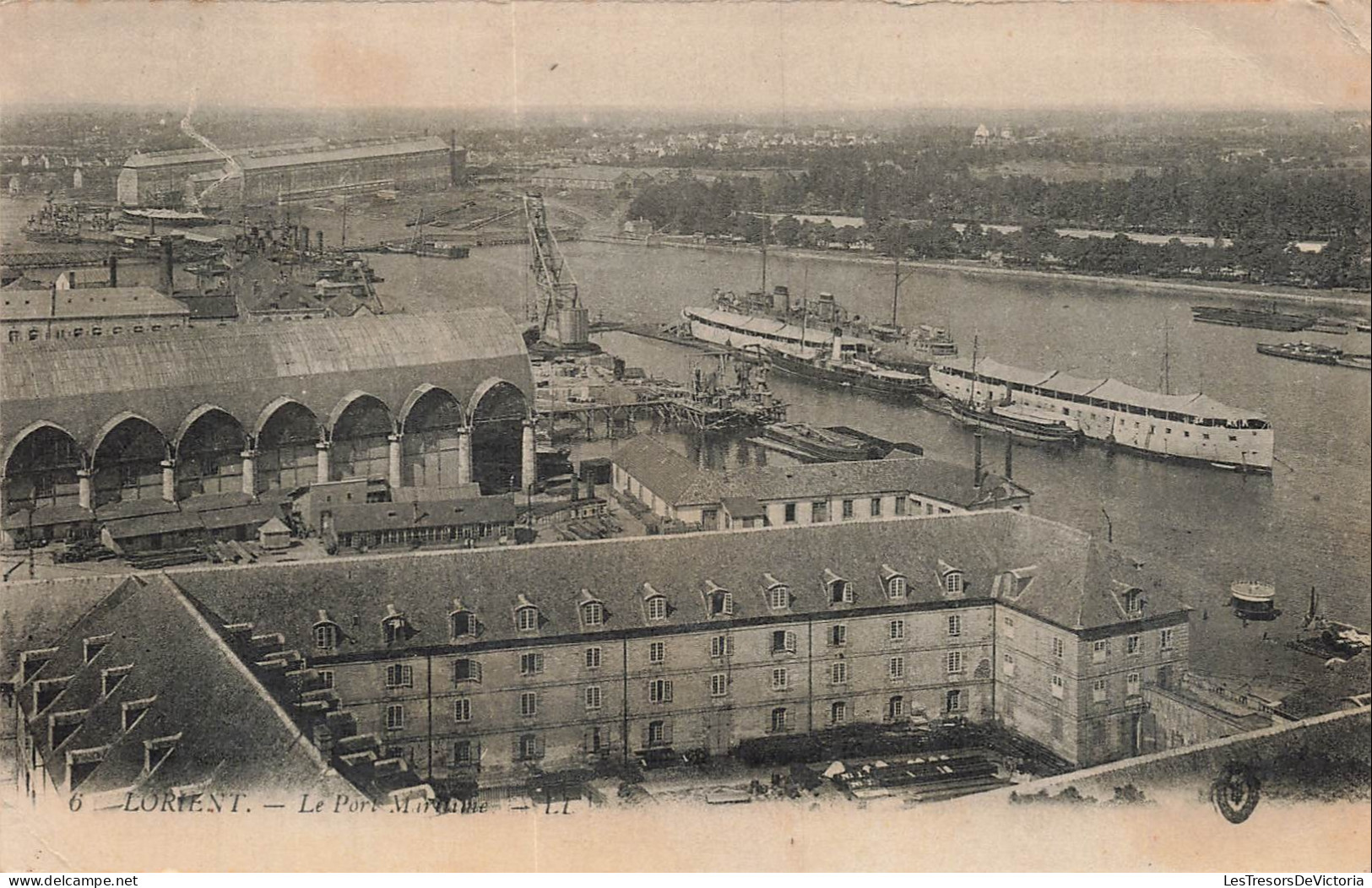 FRANCE - Lorient - Port Maritime - Paquebots - transport - grues - marchandises - animé - ed LL - Carte Postale Ancienne
