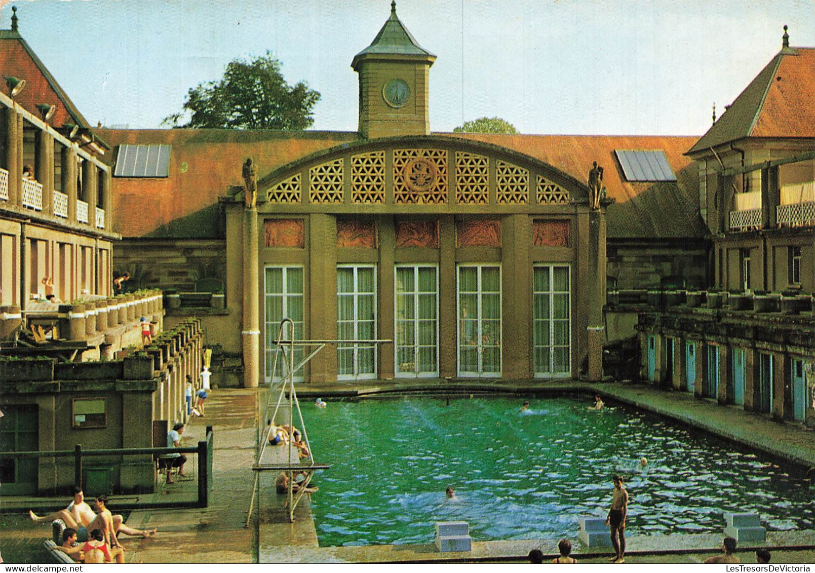 FRANCE - Luxeuil les Bains - Piscine - Clocher  Horloge - Façade - Animé - CP
