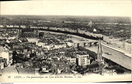 CPA Lyon Vue panoramique sur Lyon prise des Minimes