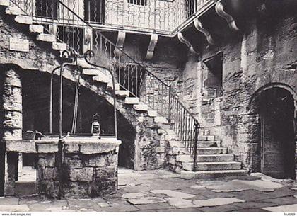AK 060495 FRANCE - Marseille - Le Chateau - la Cour intérieure vue de l'entrée