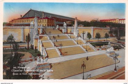 13 - MARSEILLE - L'Escalier Monumental de la Gare.