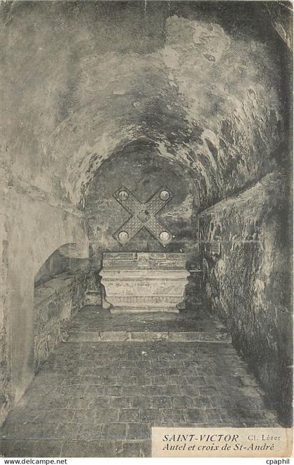 CPA Saint Victor Lezer Autel et croix de St Andre