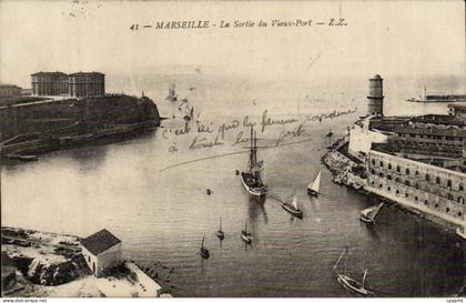Marseille - La Sortie du Vieux Port - CPA