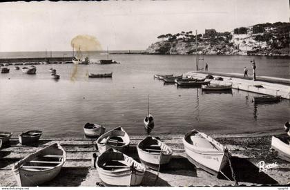 CPA Le Lifforal Mediterraneen Carry le Rouet La Plongeoire et le Port Bateaux