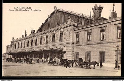 CPA Marseille, La Gare St-Charles, wartende attelages vor dem La Gare