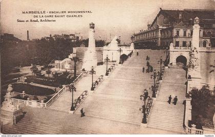 MARSEILLE : ESCALIER MONUMENTAL DE LA GARE SAINT CHARLES