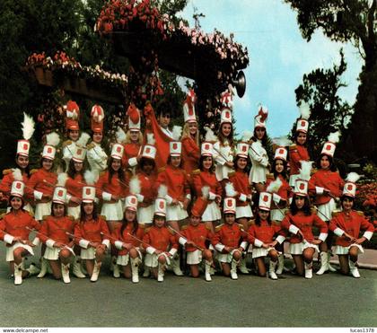 13 / MARSEILLE  / MENPENTI / GROUPE DE MAJORETTES A.E.L