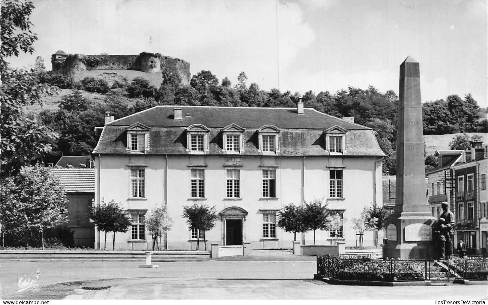 FRANCE - Mauleon - Sous Préfecture - Mt aux Morts - Château fort - CP