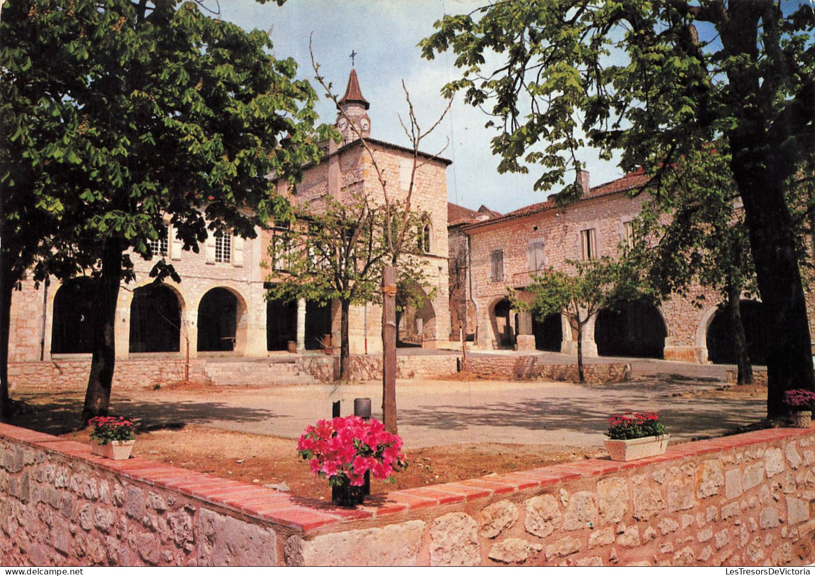 FRANCE - Monflanquin - Monflanquin - Cour - Arcades - Mur de pierre - CP