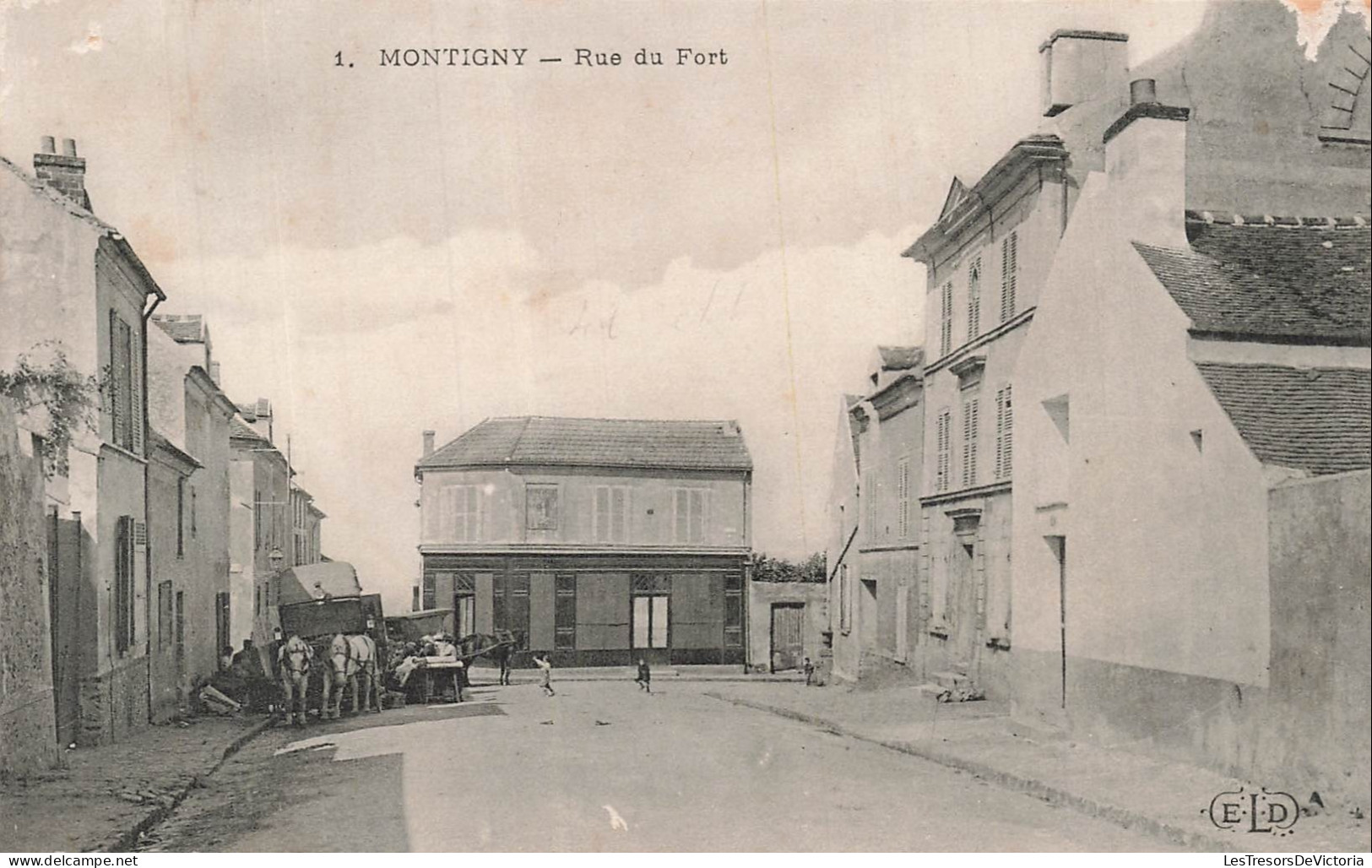 France - Montigny - Rue du fort - Animé - Attelage - CPA