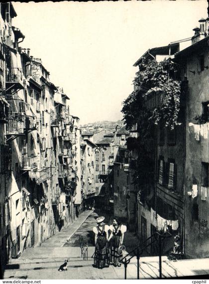 CPSM Nice Une Rue Pittoresque Du Vieux Nice