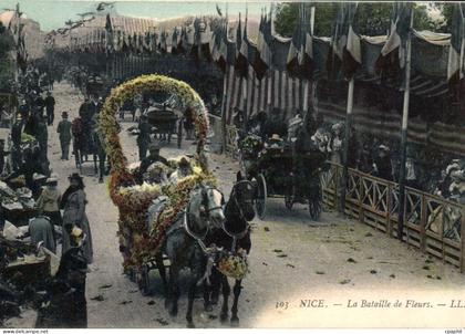 CPA NICE la bataille de fleurs