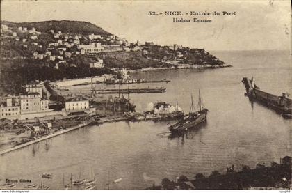 CPA Nice Entree du Port Bateaux