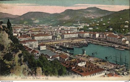 CPA Nice Le Port Bateaux