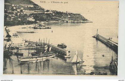 NICE - L'Entrée du Port