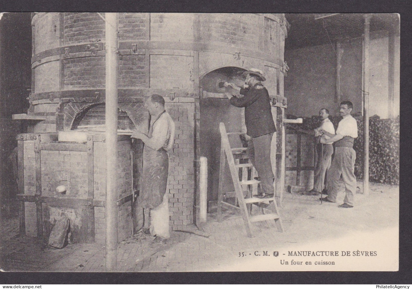 FRANCE, Postcard RPPC, Sèvres, Sèvres manufacture, An oven cooking