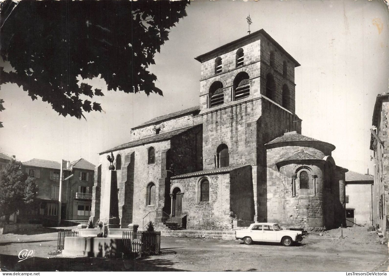 FRANCE - Retournac - Eglise romane - Fontaine monumentale - Voiture - CP