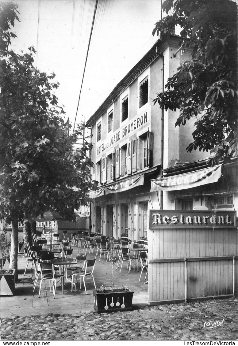 FRANCE - Retournac - Hôtel Bruyeron - Terrasse - Tables - Chaises - CP