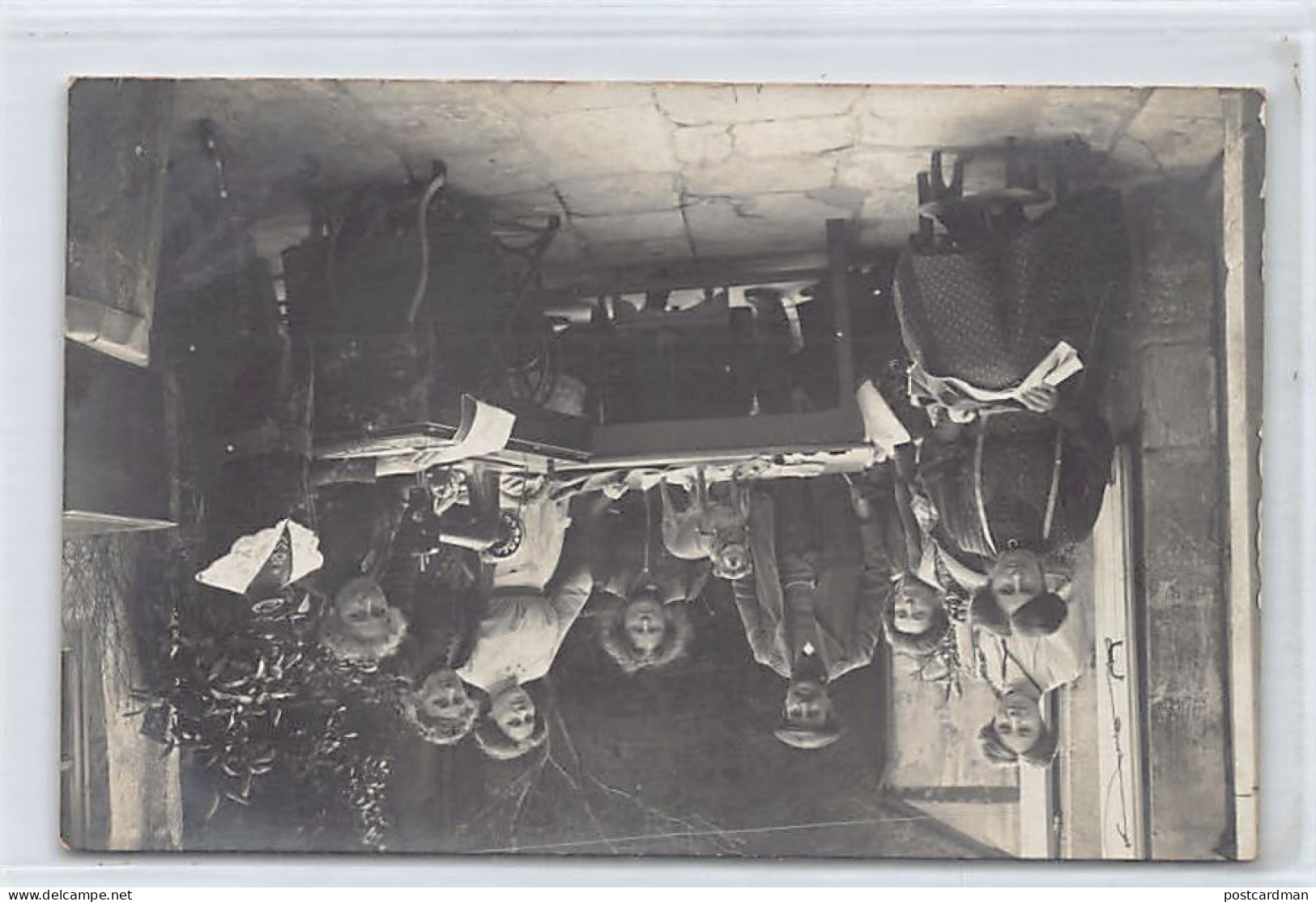 France - SAINT-AMAND-EN-PUISAYE (58) CARTE PHOTO - Atelier de couturières, Mars 1911 - Ed. Refeuille (Nevers)