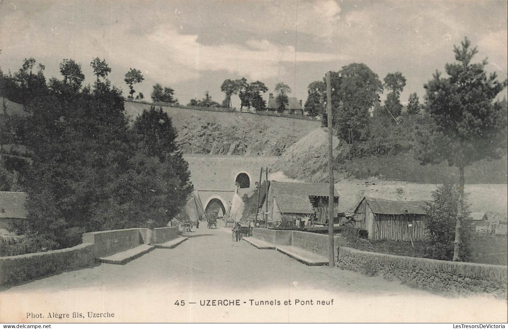 FRANCE - Uzerche - Tunnels - Pont neuf - Maisons - Transports - Animé - CPA