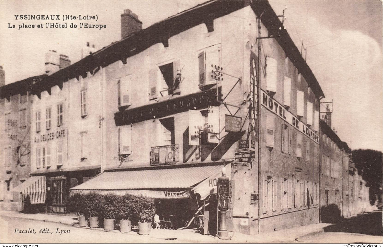 FRANCE - Yssingeaux - Place - Hôtel d Europe - Auvents - Café - CPA