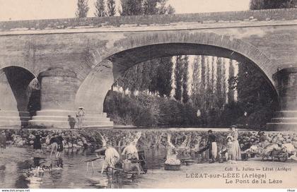 LEZAT SUR LEZE(LAVEUSE)