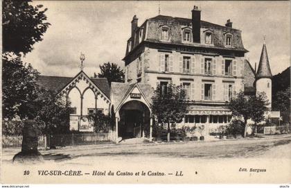 CPA Vic-sur-Cere Hotel du Casino et le Casino FRANCE (1055470)