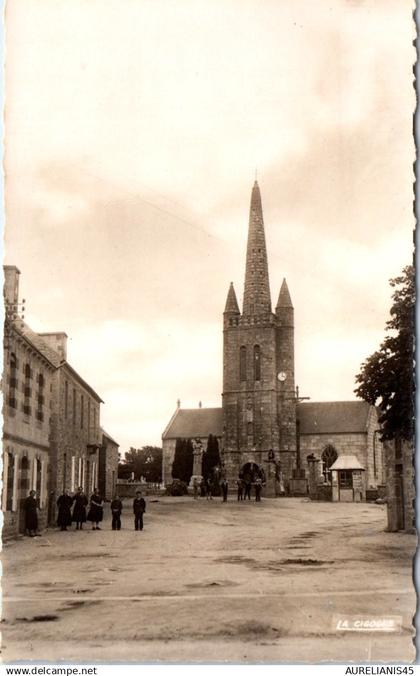 22 CAVAN - place de l'eglise