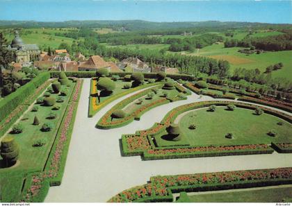 24 HAUTEFORT CHATEAU DE HAUTEFORT