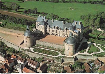 24 HAUTEFORT CHATEAU DE HAUTEFORT