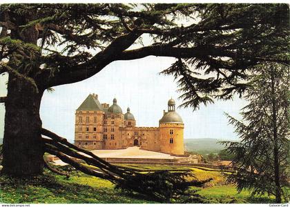 24 HAUTEFORT CHATEAU DE HAUTEFORT